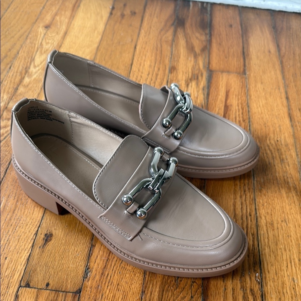 NWOT JF Taupe Loafers with Silver Chain Detail 7.5